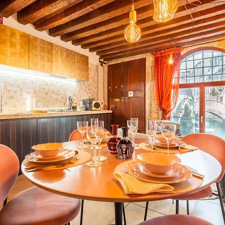 Casa Manina Sul Ponte - Your Private Canal View ヴェネツィア エクステリア 写真