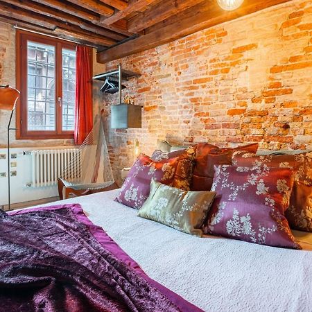 Casa Manina Sul Ponte - Your Private Canal View ヴェネツィア エクステリア 写真
