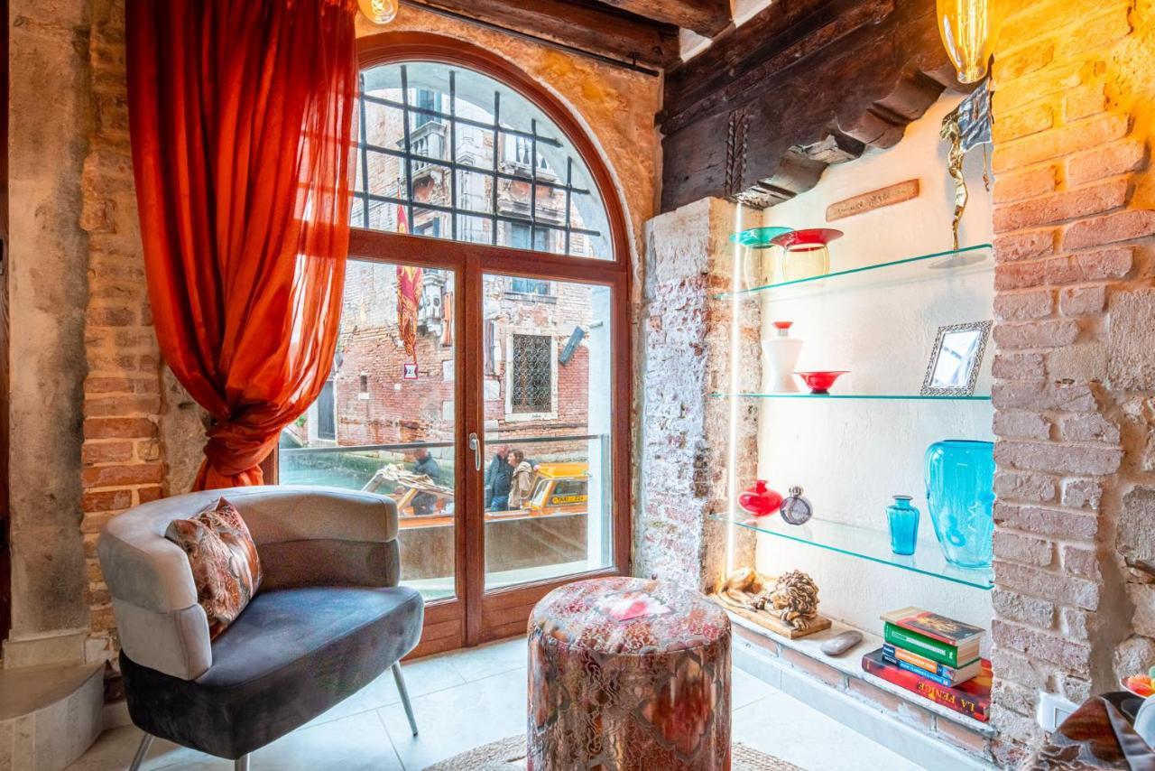 Casa Manina Sul Ponte - Your Private Canal View ヴェネツィア エクステリア 写真