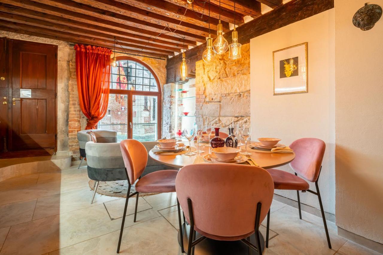 Casa Manina Sul Ponte - Your Private Canal View ヴェネツィア エクステリア 写真