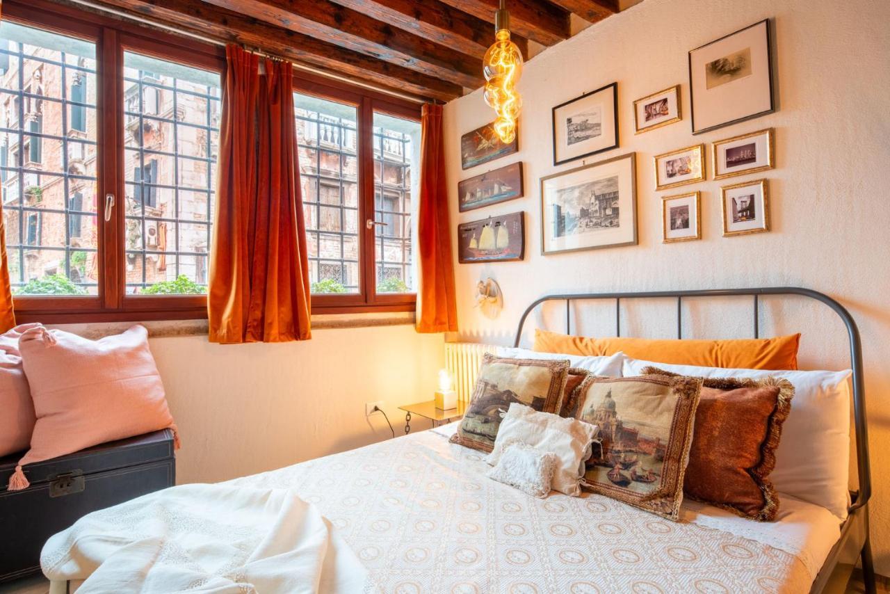 Casa Manina Sul Ponte - Your Private Canal View ヴェネツィア エクステリア 写真