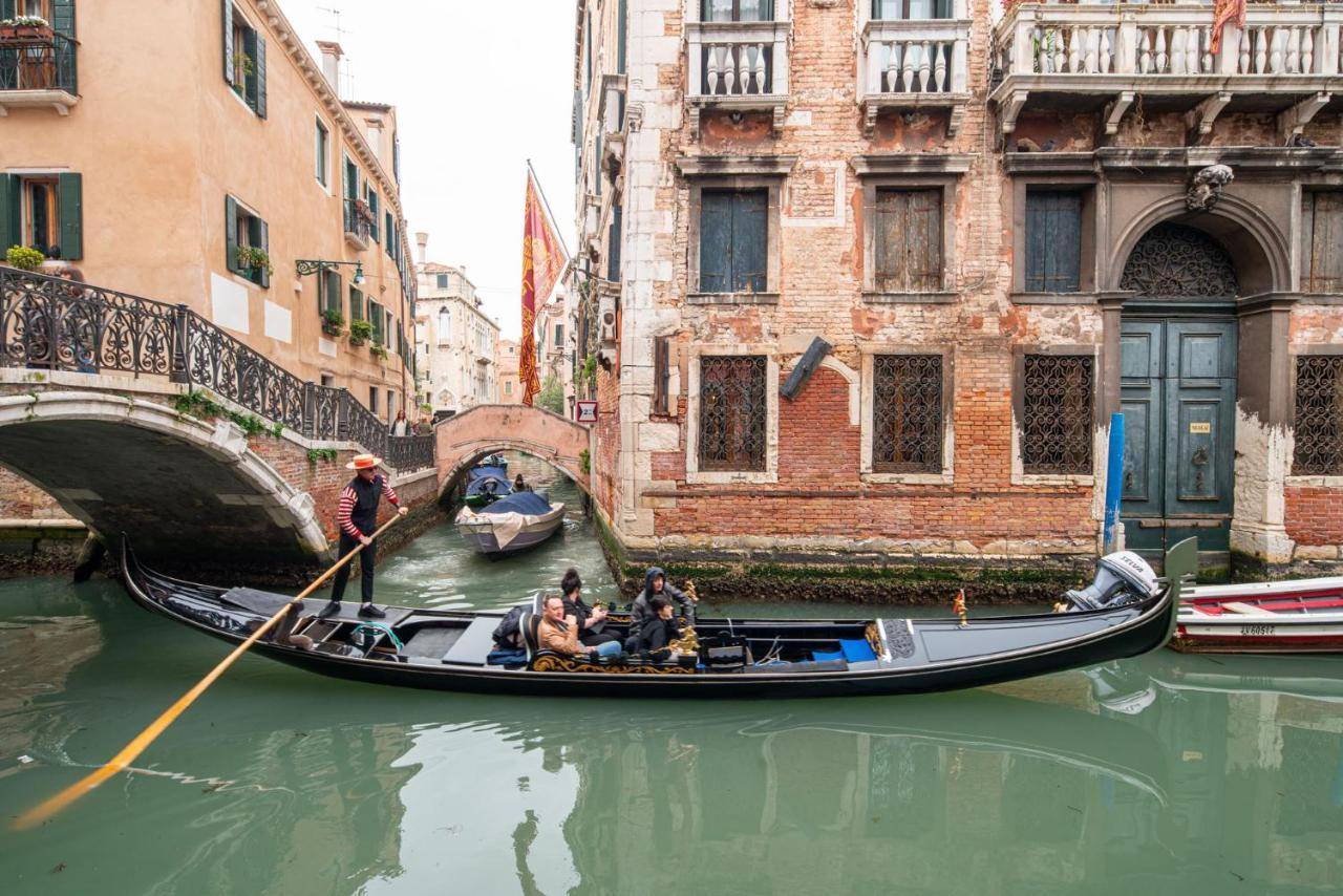 Casa Manina Sul Ponte - Your Private Canal View ヴェネツィア エクステリア 写真