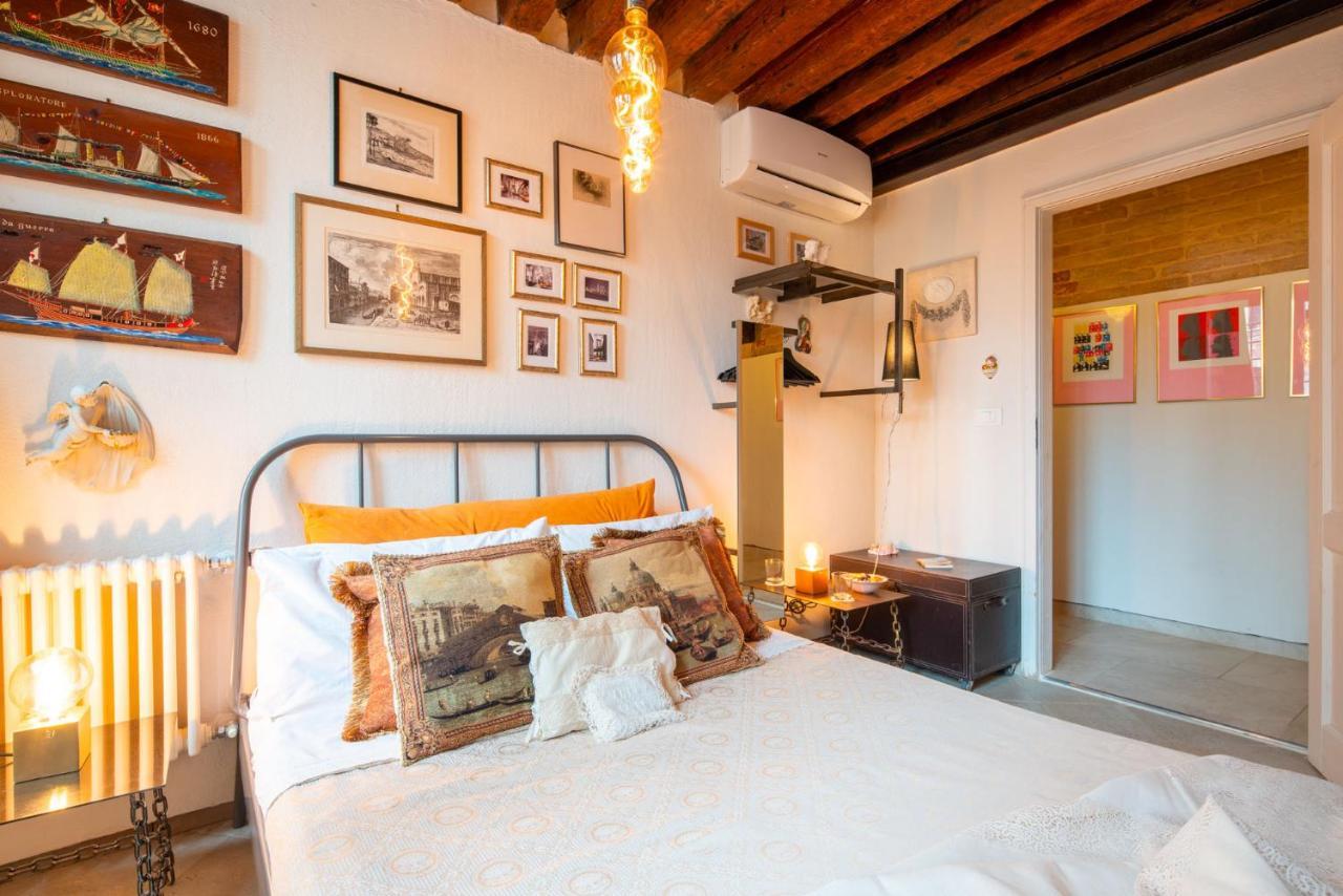 Casa Manina Sul Ponte - Your Private Canal View ヴェネツィア エクステリア 写真