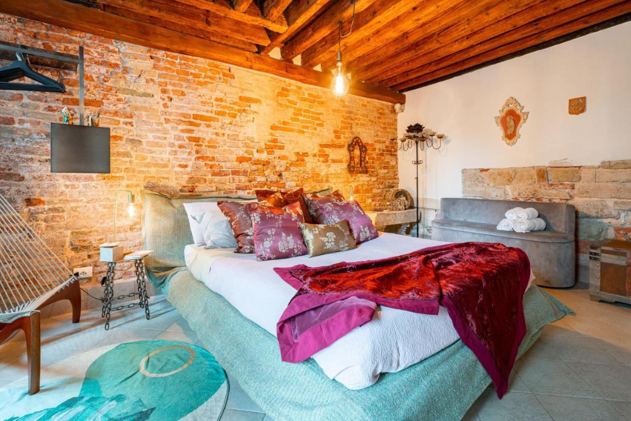 Casa Manina Sul Ponte - Your Private Canal View ヴェネツィア エクステリア 写真