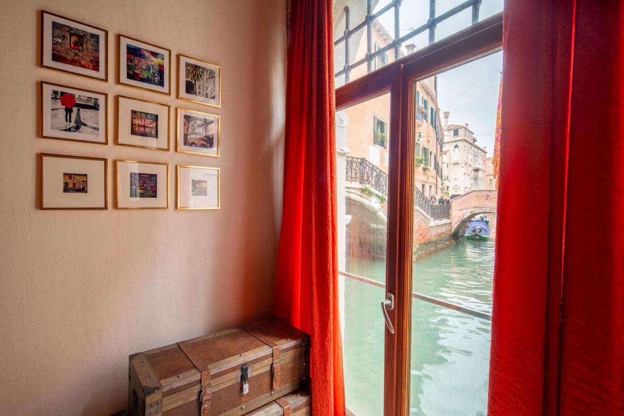 Casa Manina Sul Ponte - Your Private Canal View ヴェネツィア エクステリア 写真