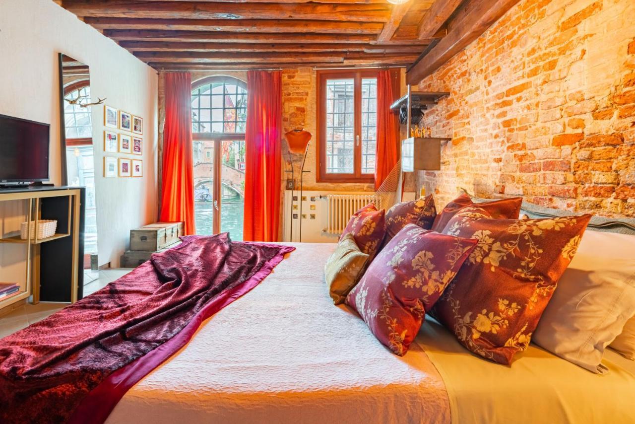 Casa Manina Sul Ponte - Your Private Canal View ヴェネツィア エクステリア 写真