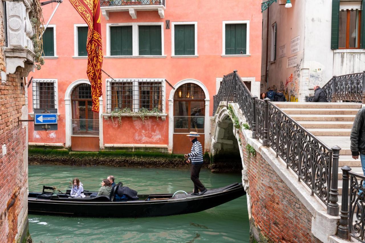 Casa Manina Sul Ponte - Your Private Canal View ヴェネツィア エクステリア 写真