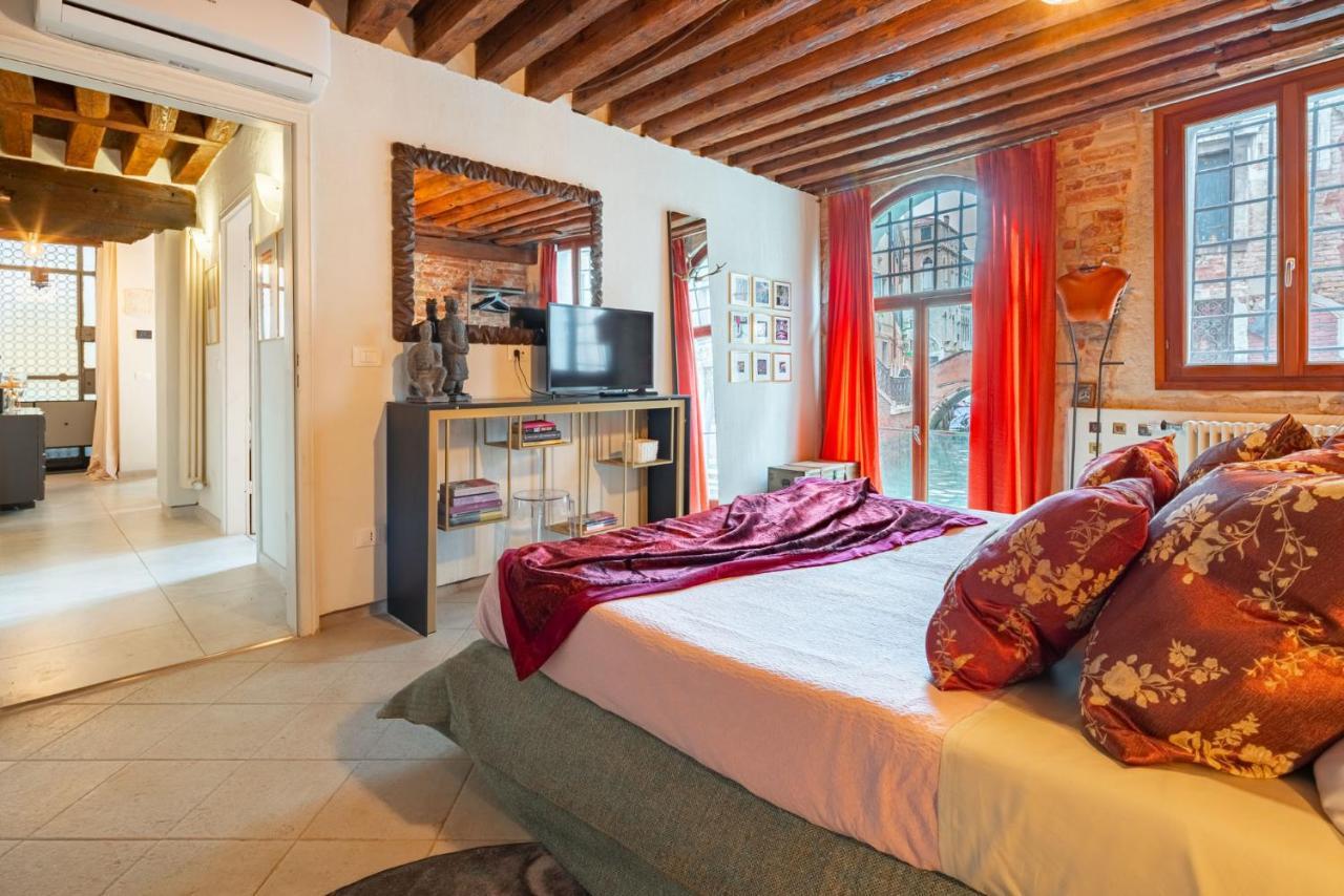 Casa Manina Sul Ponte - Your Private Canal View ヴェネツィア エクステリア 写真