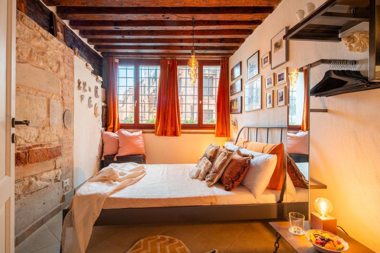 Casa Manina Sul Ponte - Your Private Canal View ヴェネツィア エクステリア 写真