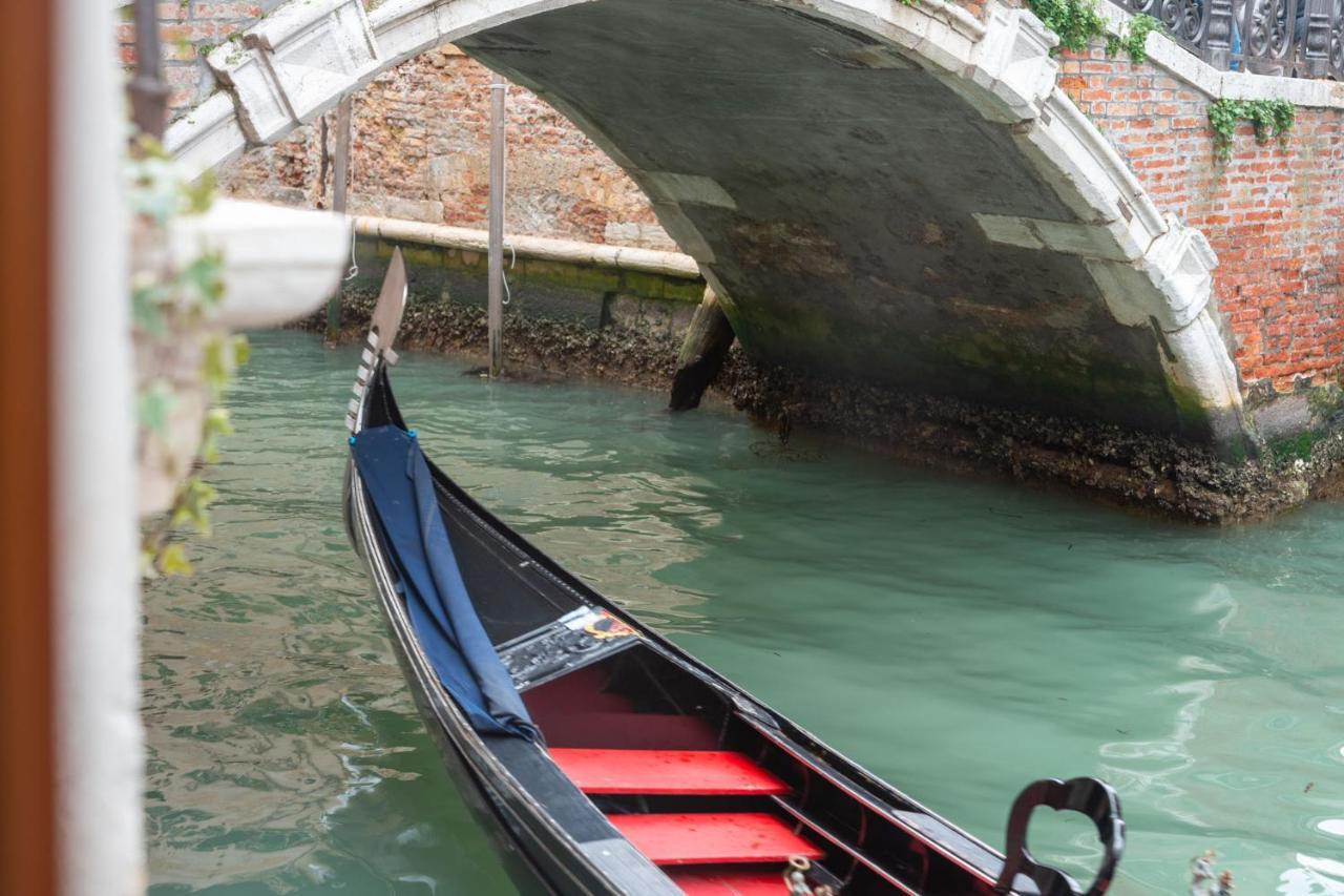 Casa Manina Sul Ponte - Your Private Canal View ヴェネツィア エクステリア 写真