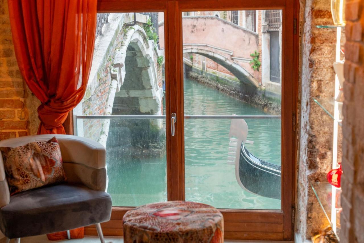 Casa Manina Sul Ponte - Your Private Canal View ヴェネツィア エクステリア 写真