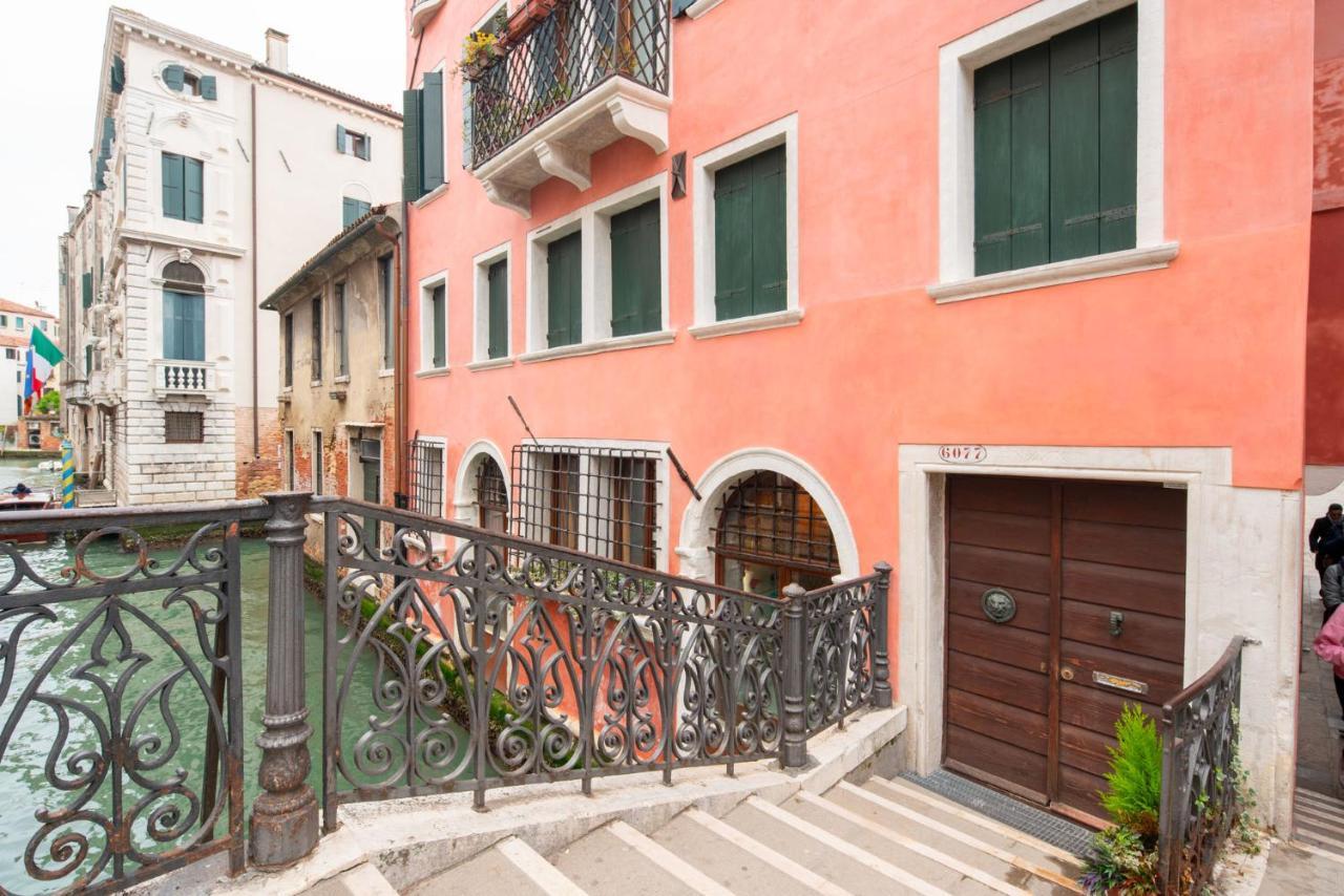Casa Manina Sul Ponte - Your Private Canal View ヴェネツィア エクステリア 写真