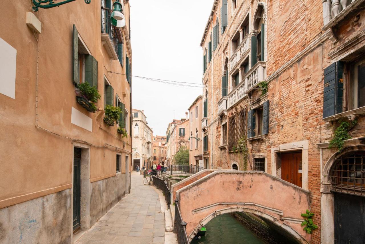 Casa Manina Sul Ponte - Your Private Canal View ヴェネツィア エクステリア 写真